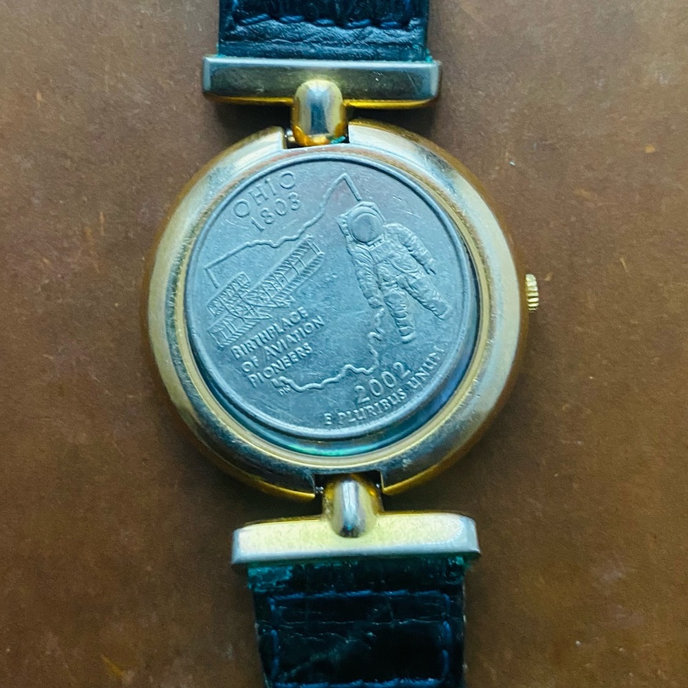 Vintage 1980s Fossil Blue Mother-of-Pearl Dial Watch - Picture 5 of 7